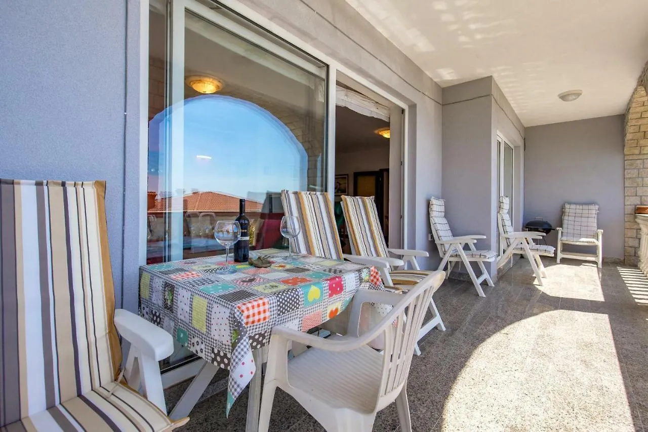 Villa Giani Apartments With Swimming Pool Abbázia 0*,