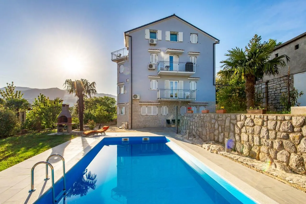 Villa Giani Apartments With Swimming Pool Abbázia